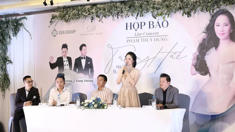  Sao Mai Phạm Thùy Dung họp báo giới thiệu live-concert "Trăng hát" 