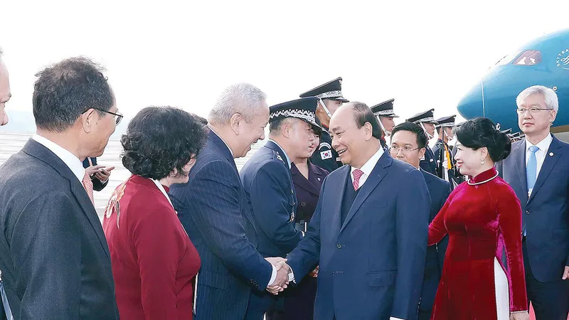  Lễ đón Thủ tướng Chính phủ Nguyễn Xuân Phúc và Phu nhân tại sân bay quân sự Gimhae, TP Busan