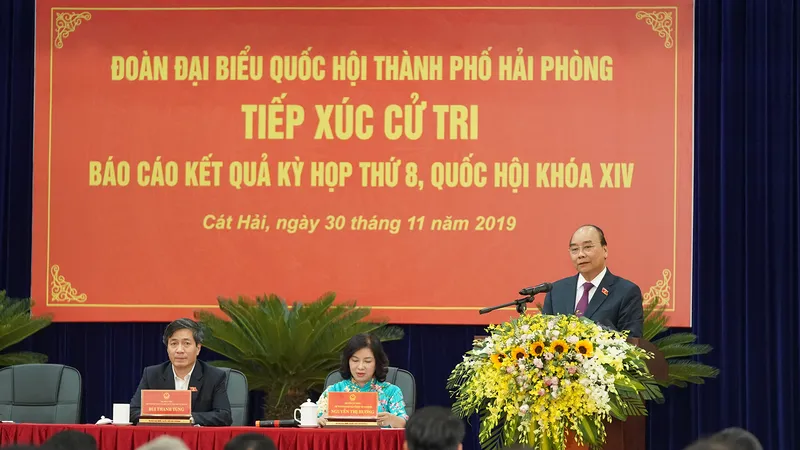 Thủ tướng phát biểu tại cuộc tiếp xúc cử tri. Ảnh: VGP