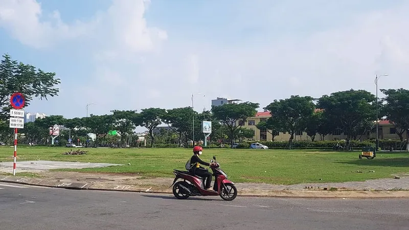 Xử lý nghiêm việc bán, cho thuê đất công không qua đấu giá