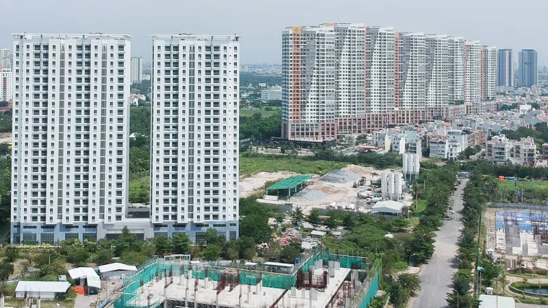 Dãy căn hộ trên đường Mai Chí Thọ, quận 2, TPHCM. Ảnh: ĐỨC THIỆN 