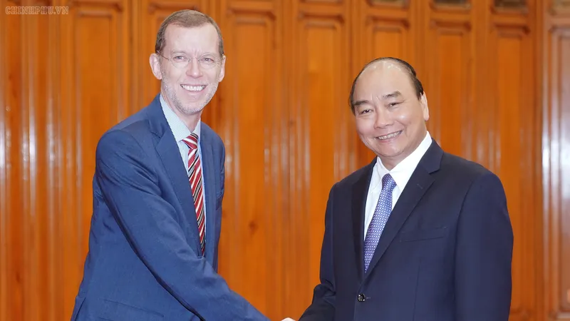 Thủ tướng Nguyễn Xuân Phúc và Hiệu trưởng Trường Harvard Kennedy, ông D. Elmendorf. Ảnh: VGP