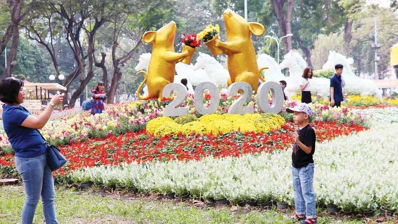 Tiểu cảnh chuột - linh vật của năm được thiết kế nổi bật tại Hội Hoa xuân TPHCM Canh Tý 2020
