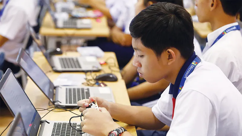 Trong nhiều năm qua, Microsoft đã luôn luôn đề cao các hoạt động đào tạo giảng dạy và nâng cao kỹ năng cho thế hệ tương lai, để không ai bị bỏ lại phía sau trong kỷ nguyên số hóa.