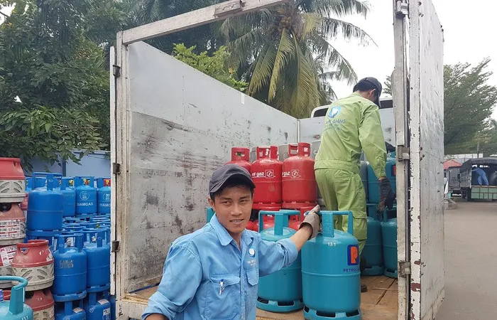 Giá gas giảm 17.000 đồng/bình 12kg