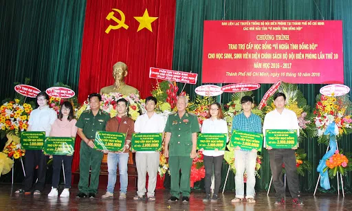 Những việc làm với nghĩa tình đồng đội