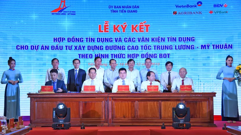 VietinBank và các ngân hàng hợp vốn ký kết hợp đồng tín dụng và các văn kiện tín dụng dự án giao thông huyết mạch của Đồng bằng Sông Cửu Long tháng 12/2019
