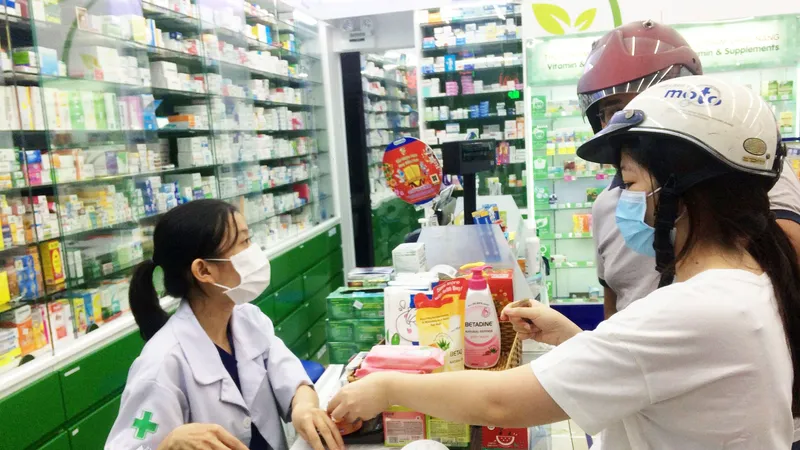 Tình trạng mua bán thuốc tràn lan giữa mùa dịch Covid-19 tiềm ẩn nhiều nguy cơ