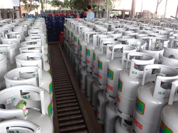 Giá gas tăng 34.000 đồng/bình 12kg