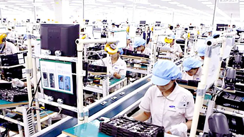 Một dây chuyền lắp ráp thiết bị điện tử ở Việt Nam