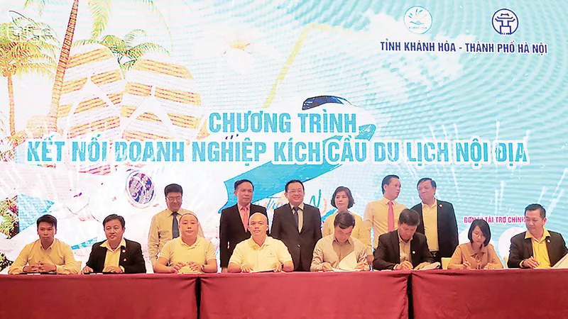 Lễ ký kết hợp tác kích cầu du lịch nội địa Ảnh: vietnamtourism.gov.vn