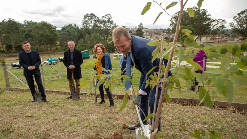Chiến dịch trồng cây xanh tại Australia vừa khởi động tại thành phố Sydney. Ảnh: ECOVOICE 