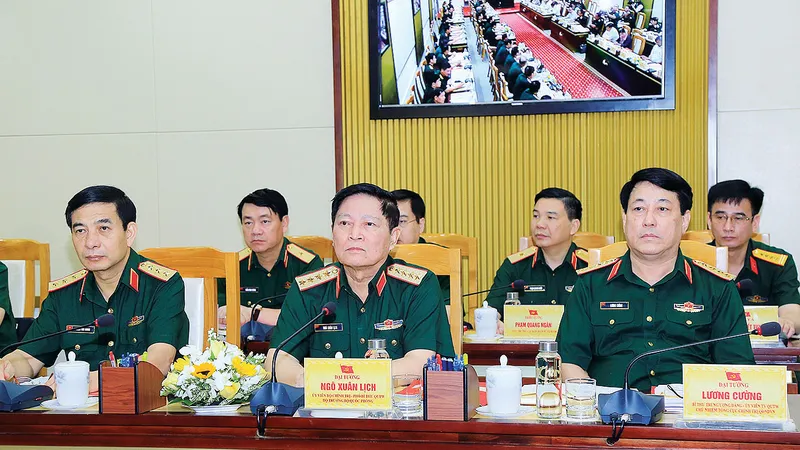 Đại tướng Ngô Xuân Lịch, Ủy viên Bộ Chính trị, Phó Bí thư Quân ủy Trung ương, Bộ trưởng Bộ Quốc phòng (giữa), chủ trì hội nghị. Ảnh: TTXVN