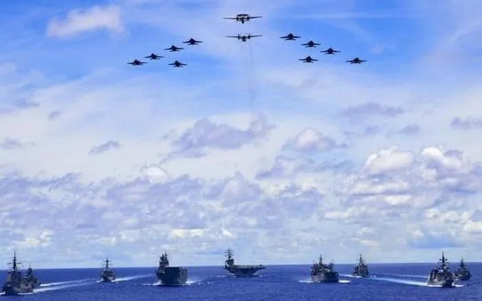 Tàu HMAS Canberra, Hobart, Stuart, Arunta và Sirus tham gia cuộc tập trận với Mỹ và Nhật Bản ở biển Philippine. Nguồn: The Australia