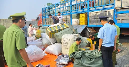 Phát hiện xe tải chở hàng lậu từ Tây Ninh về TPHCM