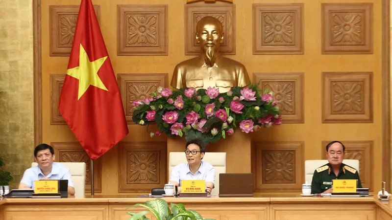 Phó Thủ tướng Chính phủ Vũ Đức Đam, Trưởng Ban Chỉ đạo Quốc gia phòng, chống dịch COVID-19 chủ trì cuộc họp triển khai các biện pháp phòng, chống dịch trong giai đoạn hiện nay. Ảnh VGP