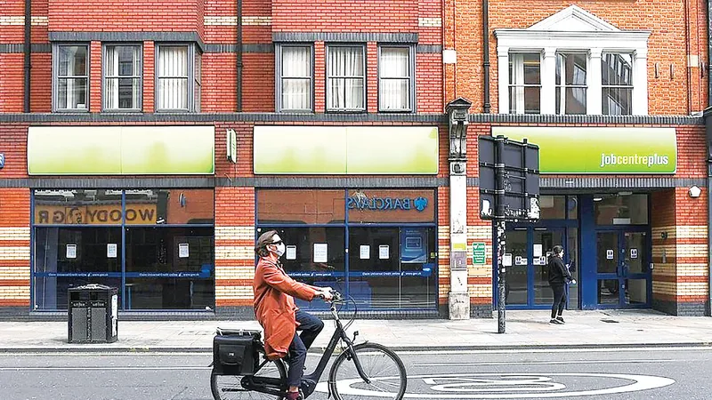 Các cửa hàng ở London đóng cửa trong thời gian phong tỏa chống dịch Covid-19