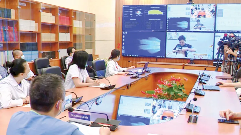 Một buổi hội chẩn qua hệ thống Telehealth giữa bệnh viện tuyến trên và tuyến dưới