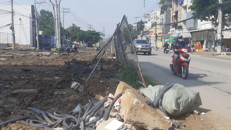 Việc thi công ì ạch tuyến đường Lương Định Của ảnh hưởng đến cuộc sống người dân