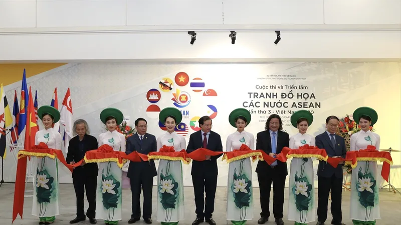 Các đại biểu cắt băng khai mạc triển lãm. Ảnh: TTXVN