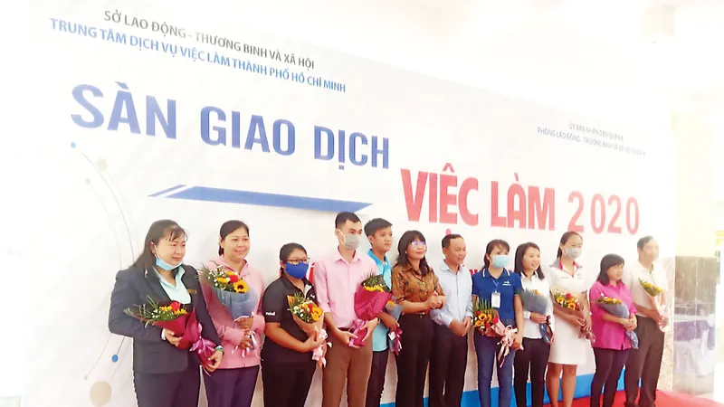 Sàn giao dịch việc làm do Trung tâm Dịch vụ việc làm TPHCM phối hợp Phòng LĐ-TB&XH quận 8 tổ chức