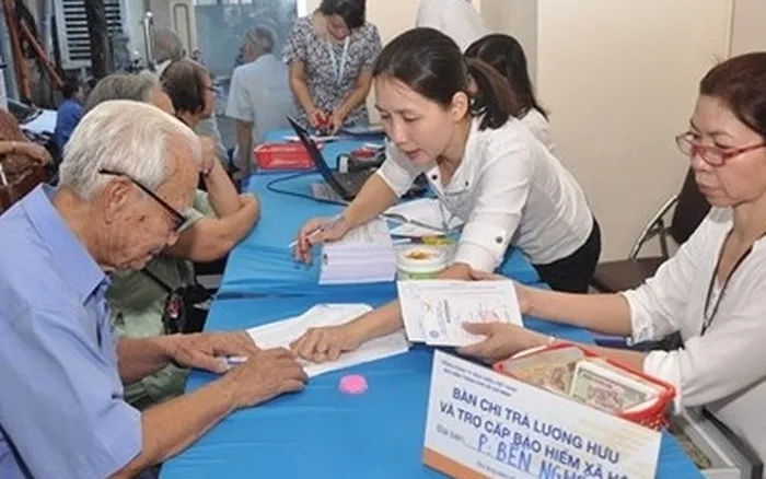 Tăng tuổi nghỉ hưu và thay đổi mức hưởng lương hưu từ năm 2021