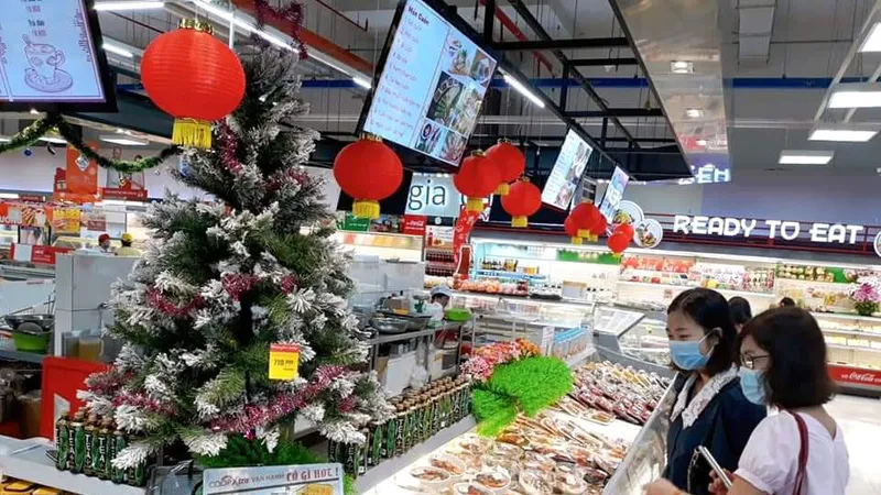 Siêu thị giảm giá mạnh các sản phẩm thiết yếu dịp 12-12