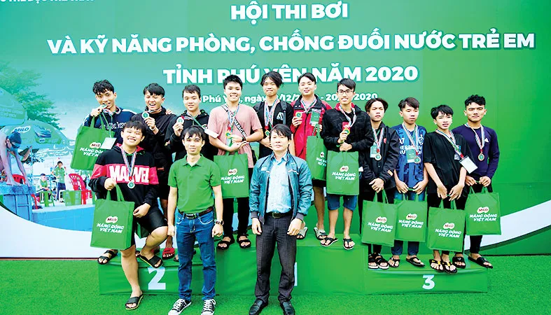 Hội thi bơi và kỹ năng phòng chống đuối nước trẻ em Phú Yên 