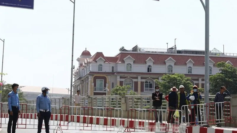 Campuchia đóng cửa 10 trường học