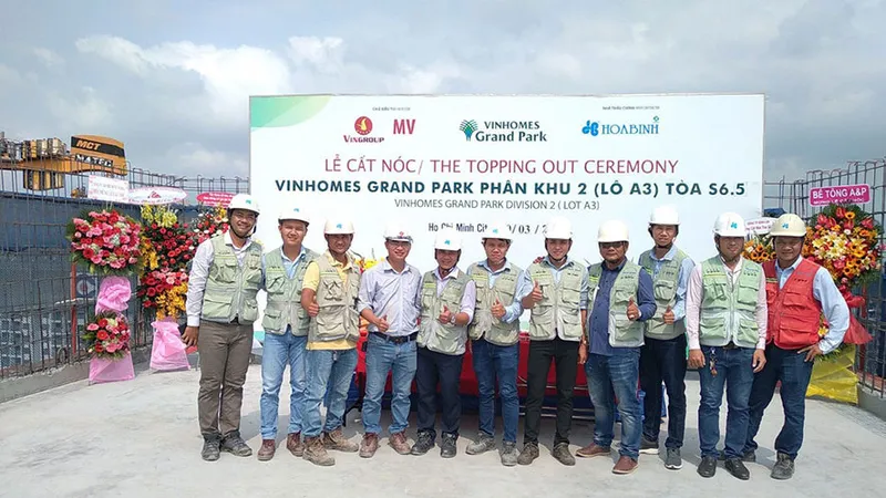 Cất nóc vượt tiến độ tòa S6.5 Vinhomes Grand Park