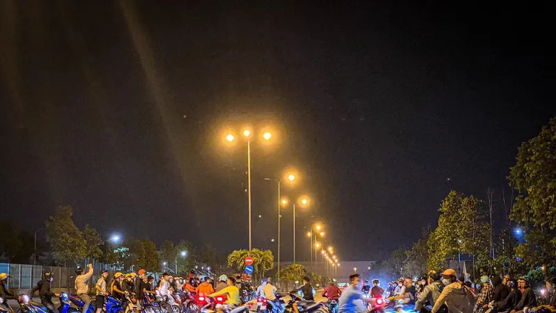 Hàng trăm “quái xế” chặn cao tốc TPHCM - Long Thành - Dầu Giây đua xe ngày 19-3