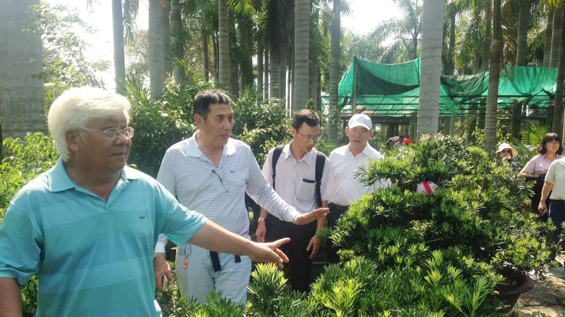 Du khách tham quan nhà vườn trên địa bàn TPHCM. Ảnh: THANH HẢI