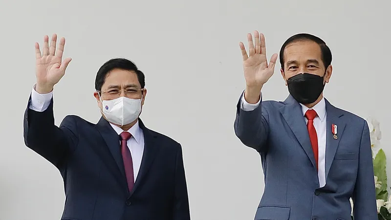 Thủ tướng Phạm Minh Chính đến chào xã giao Tổng thống Indonesia Joko Widodo, chiều 23-4. Ảnh: TTXVN