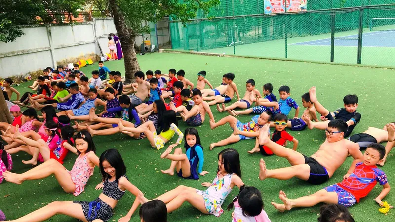 Các hoạt động vận động thể lực sẽ giúp trẻ em không bị thừa cân, béo phì