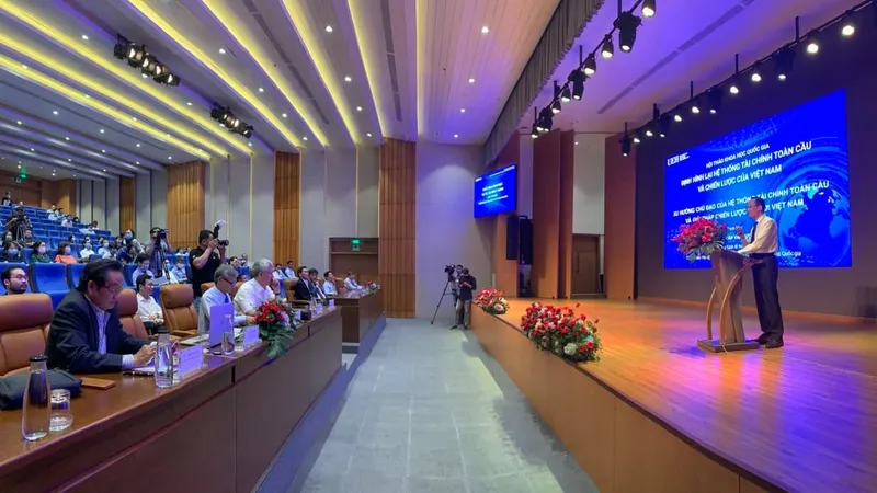 Quang cảnh Hội thảo “Định hình lại hệ thống tài chính toàn cầu và chiến lược của Việt Nam” sáng 27-4