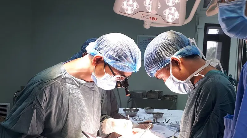 Cứu sống bệnh nhân bị vỡ phình động mạch chủ ngực