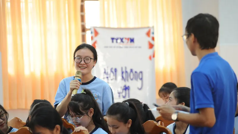 Học sinh Trường THCS-THPT Thạnh An, Cần Giờ (TPHCM) chia sẻ cách ứng xử với tin tức trên mạng trong chương trình “Nói không với Fake News” 