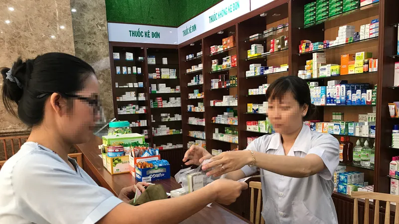 Dễ dàng tìm mua thực phẩm chức năng tại các nhà thuốc. Ảnh: HOÀNG HÙNG