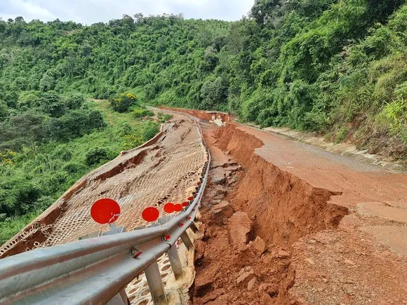 Xây bờ kè khắc phục sự cố sạt lở trên tuyến đường liên xã Nam Ka - Ea R’Bin, huyện Kắk, tỉnh Đắk Lắk