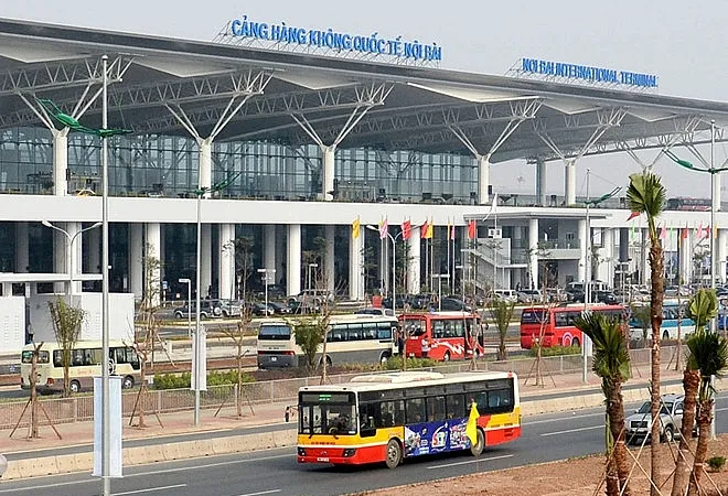 Tiếp tục thí điểm vận chuyển hành khách từ trung tâm đô thị đến sân bay bằng ô tô