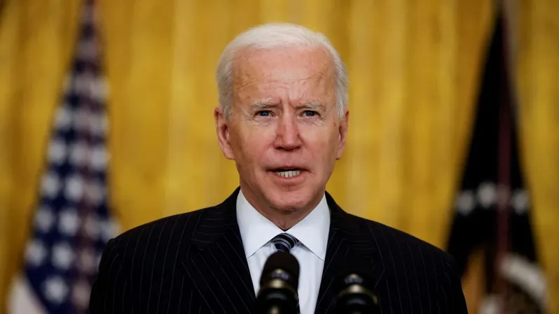 Chính quyền Tổng thống Joe Biden đã cam kết chia sẻ 80 triệu liều vắc xin với thế giới trước tháng 6. Ảnh: REUTERS