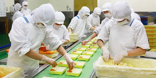 Tăng lượng hàng chế biến, chia sẻ khó khăn với người tiêu dùng