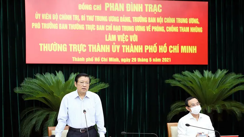 Đồng chí Phan Đình Trạc, Ủy viên Bộ Chính trị, Bí thư Trung ương Đảng, Trưởng Ban Nội chính Trung ương, làm việc với TPHCM về phòng chống tham nhũng. Ảnh: Ban Nội chính Trung ương