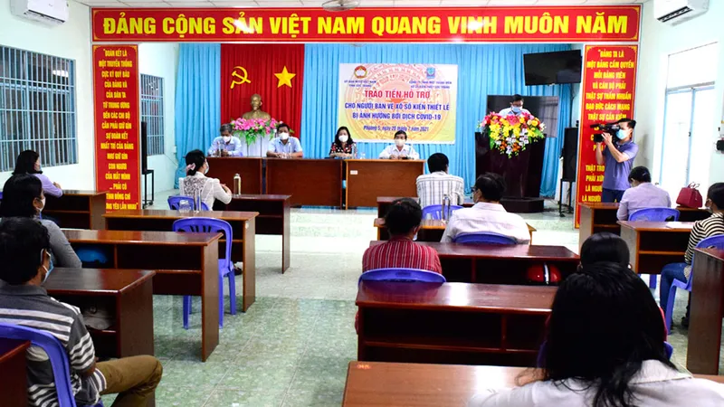 Công ty TNHH MTV XSKT Sóc Trăng hỗ trợ (đợt 1) trên 5,6 tỷ đồng cho người bán vé số lẻ
