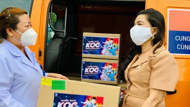 Tặng thuốc hỗ trợ điều trị Covid-19 cho các nhà báo phía Nam 
