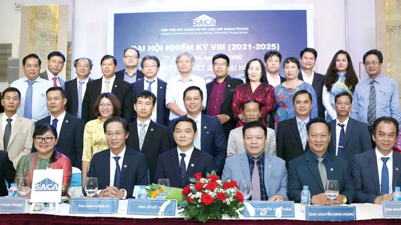Ban chấp hành nhiệm kỳ VIII (2021-2025) của SACA trong buổi lễ ra mắt, ông Lê Viết Hải - Chủ tịch Hiệp hội (Hàng thứ nhất, người thứ ba từ trái sang)