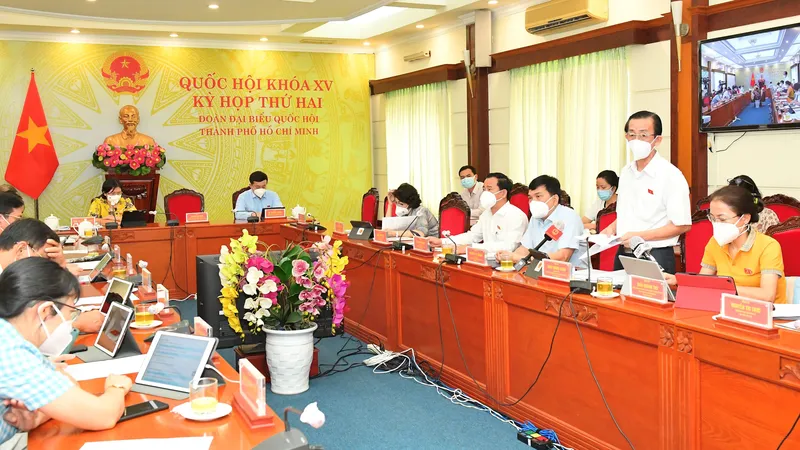 Đoàn đại biểu Quốc hội TPHCM thảo luận tại phiên họp trực tuyến kỳ họp thứ 2 Quốc hội khóa XV