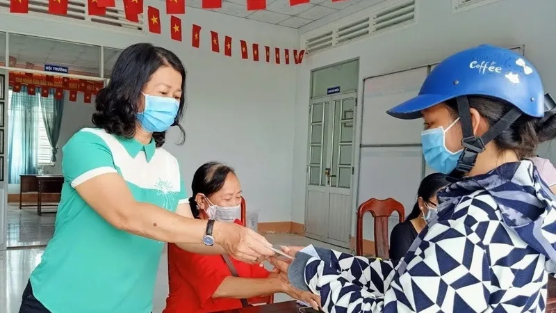 Đang cách ly, trị bệnh được hỗ trợ ra sao? 
