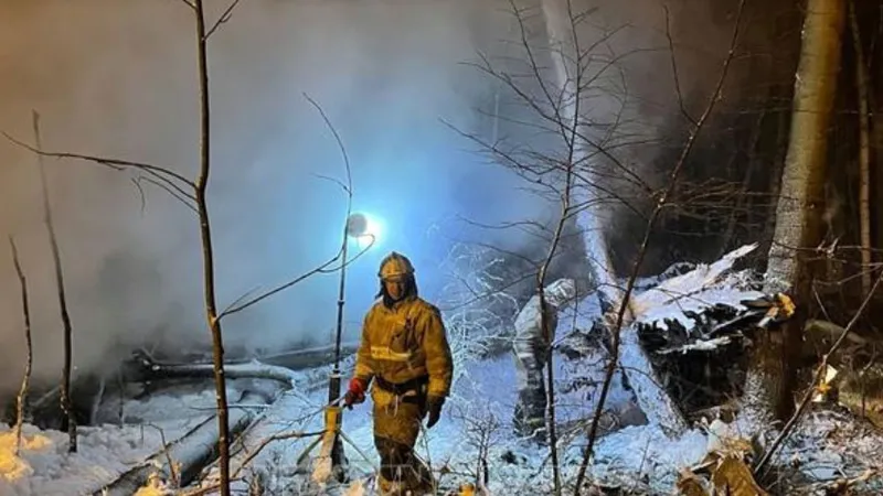 Hiện trường vụ máy bay vận tải An-12 rơi ở vùng Irkutsk, phía Đông Siberia của Nga. Ảnh: REUTERS