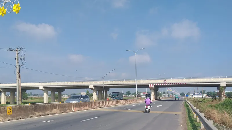 Cầu vượt trên Quốc lộ 22 thuộc dự án đường Hồ Chí Minh đoạn Chơn Thành - Đức Hòa qua tỉnh Tây Ninh